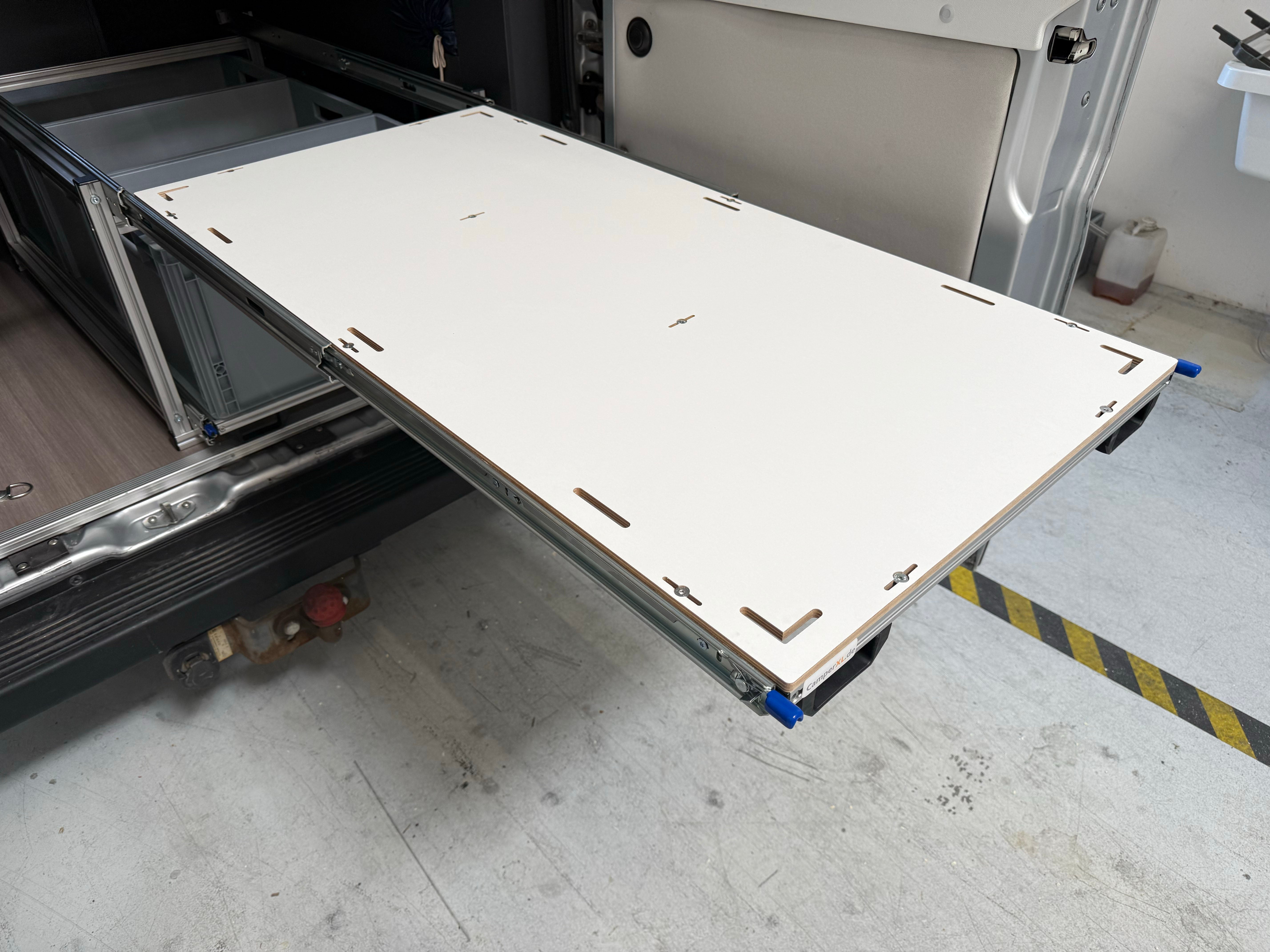 Tylny wysuw Camper Kastenwagen Standard 900mm x 400mm