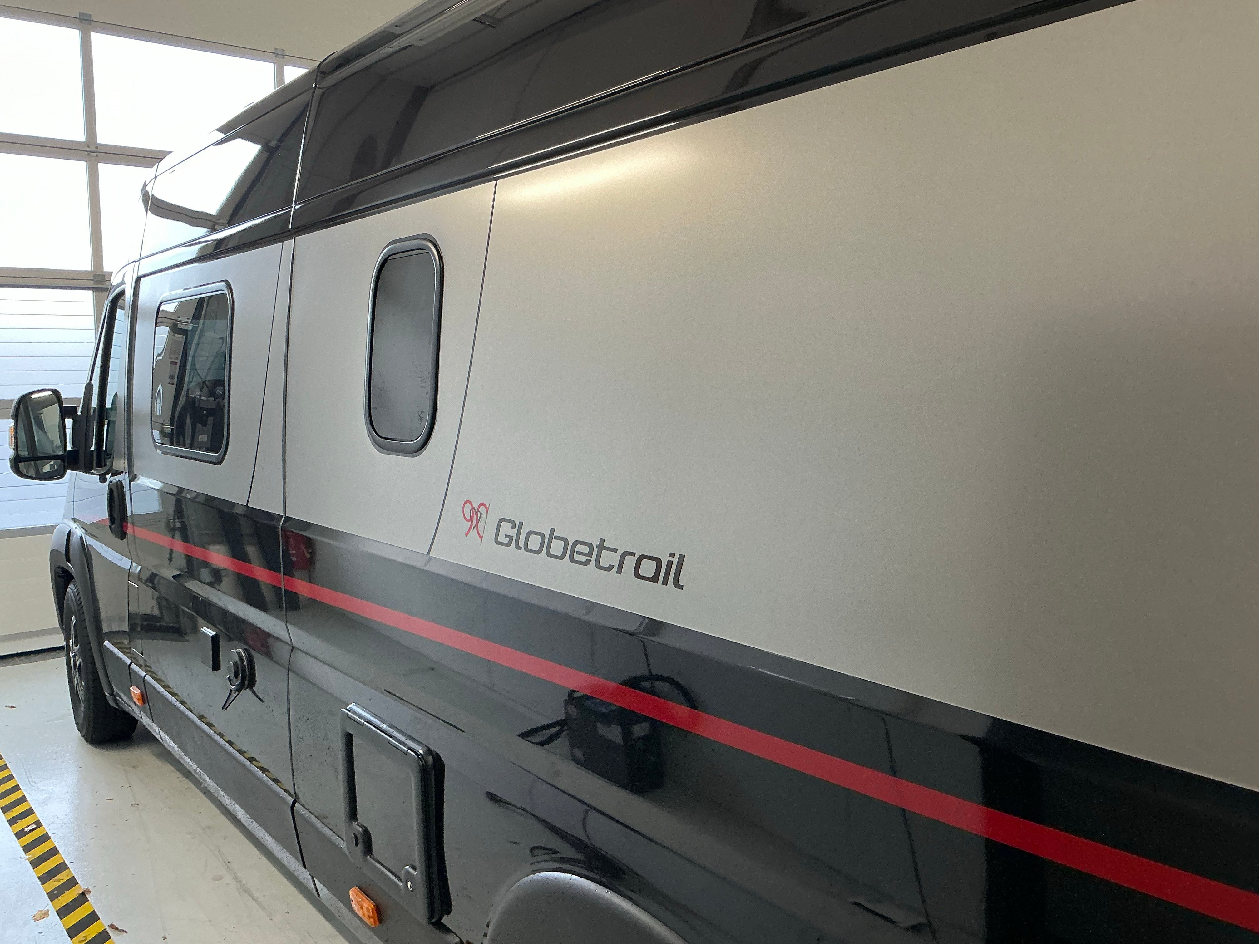 Tylny wysuw 2 poziomy Dethleffs Globetrail 640S