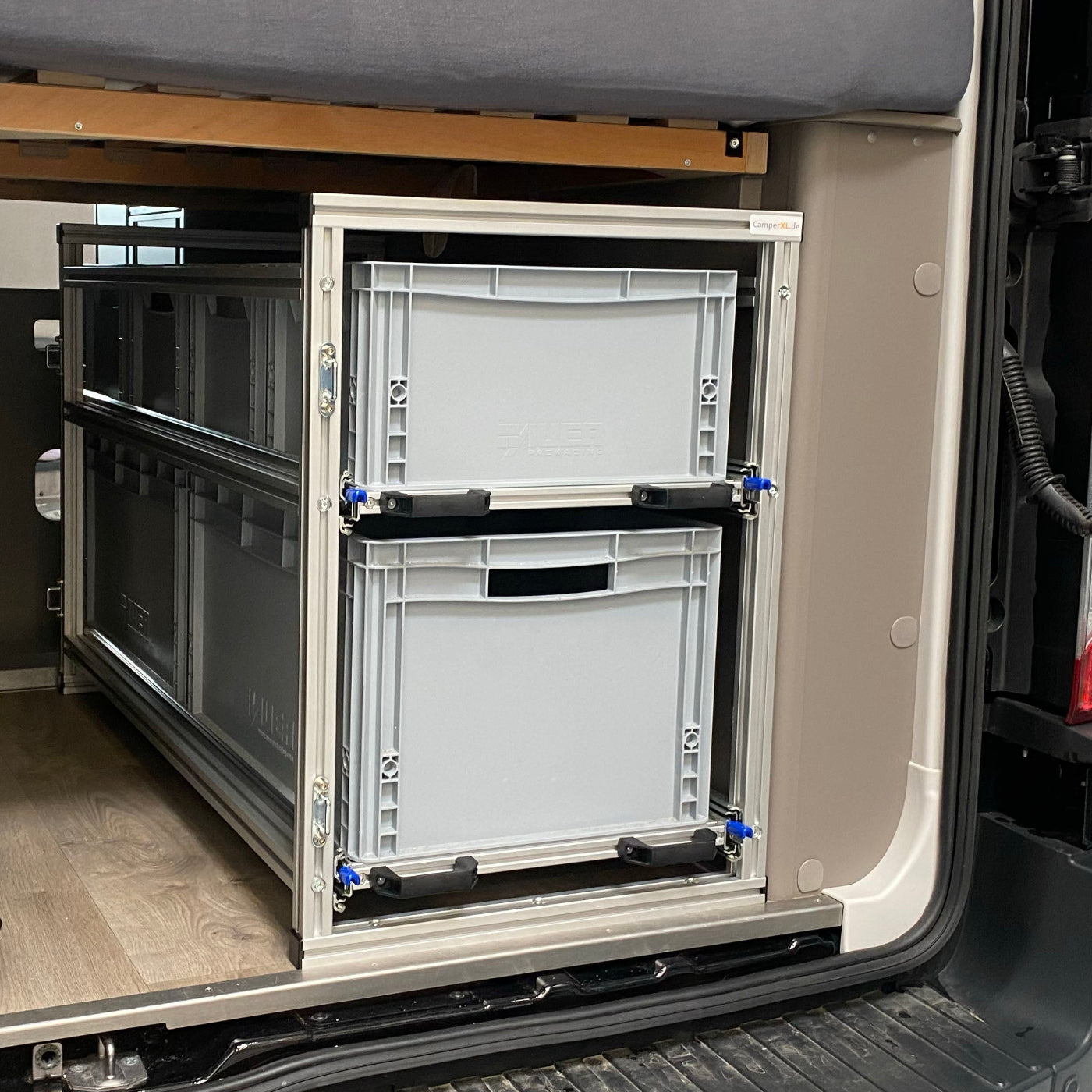 Heckauszug mit 2 Vollauszug Etagen für den LMC Innovan 590 - Euroboxoptimiert, stabile Konstruktion, konzipiert für den täglichen Gebrauch