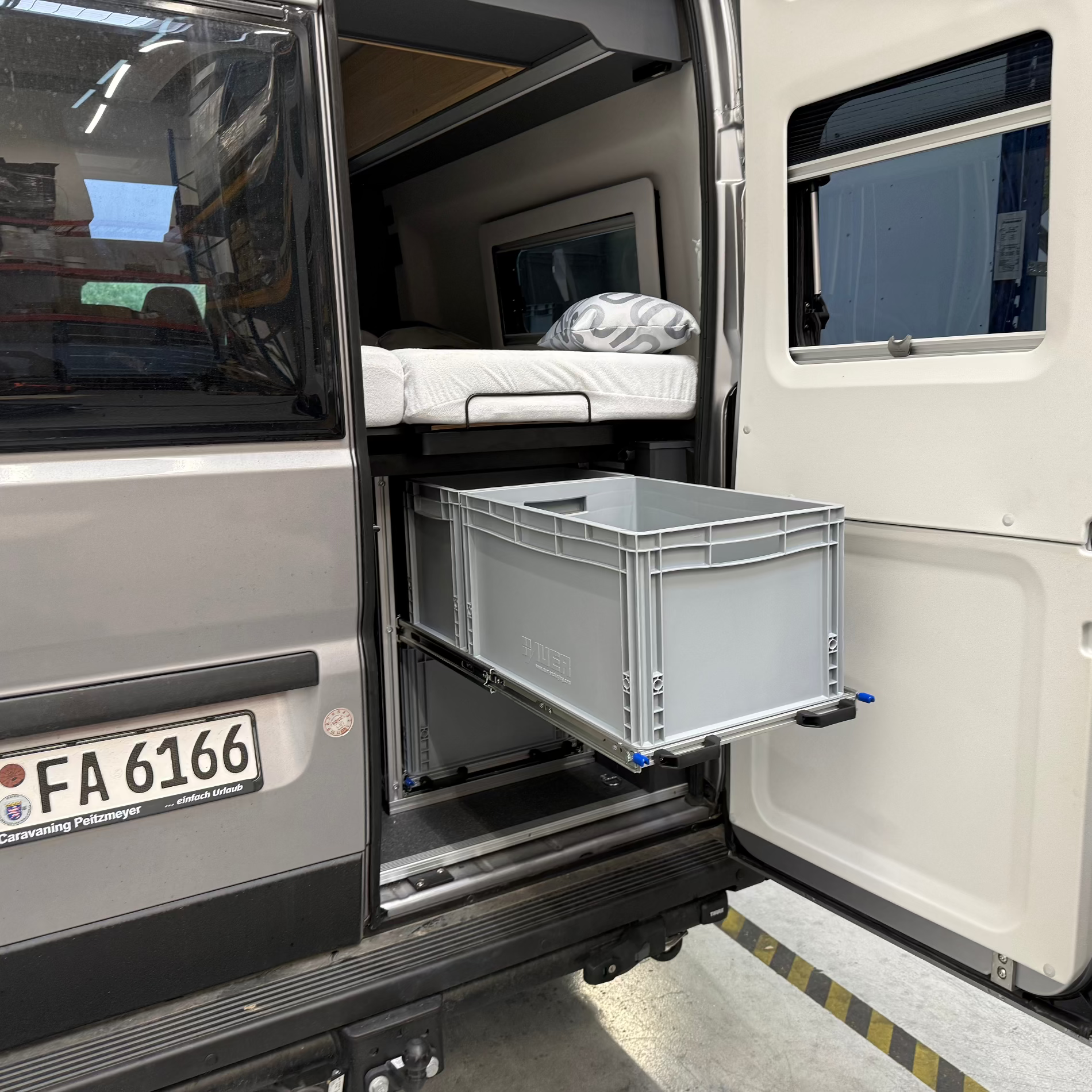 Wysuwany bagażnik tylny, 2 poziomy, ADRIA 640 SLB