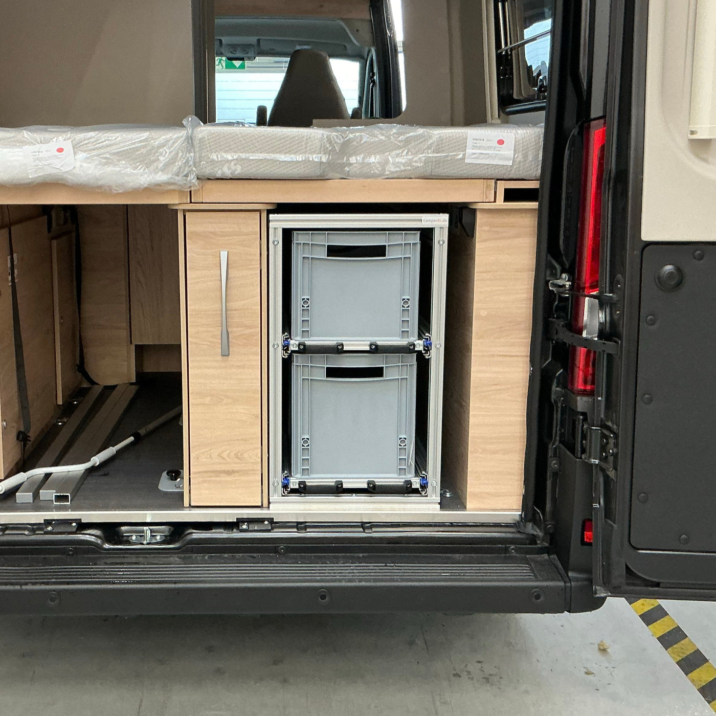 Heckauszug 2 Etagen Dethleffs Globetrail 640S